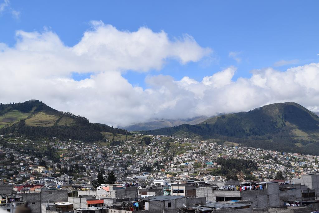 Miguel Angel Terminal Quitumbe Quito Exterior foto