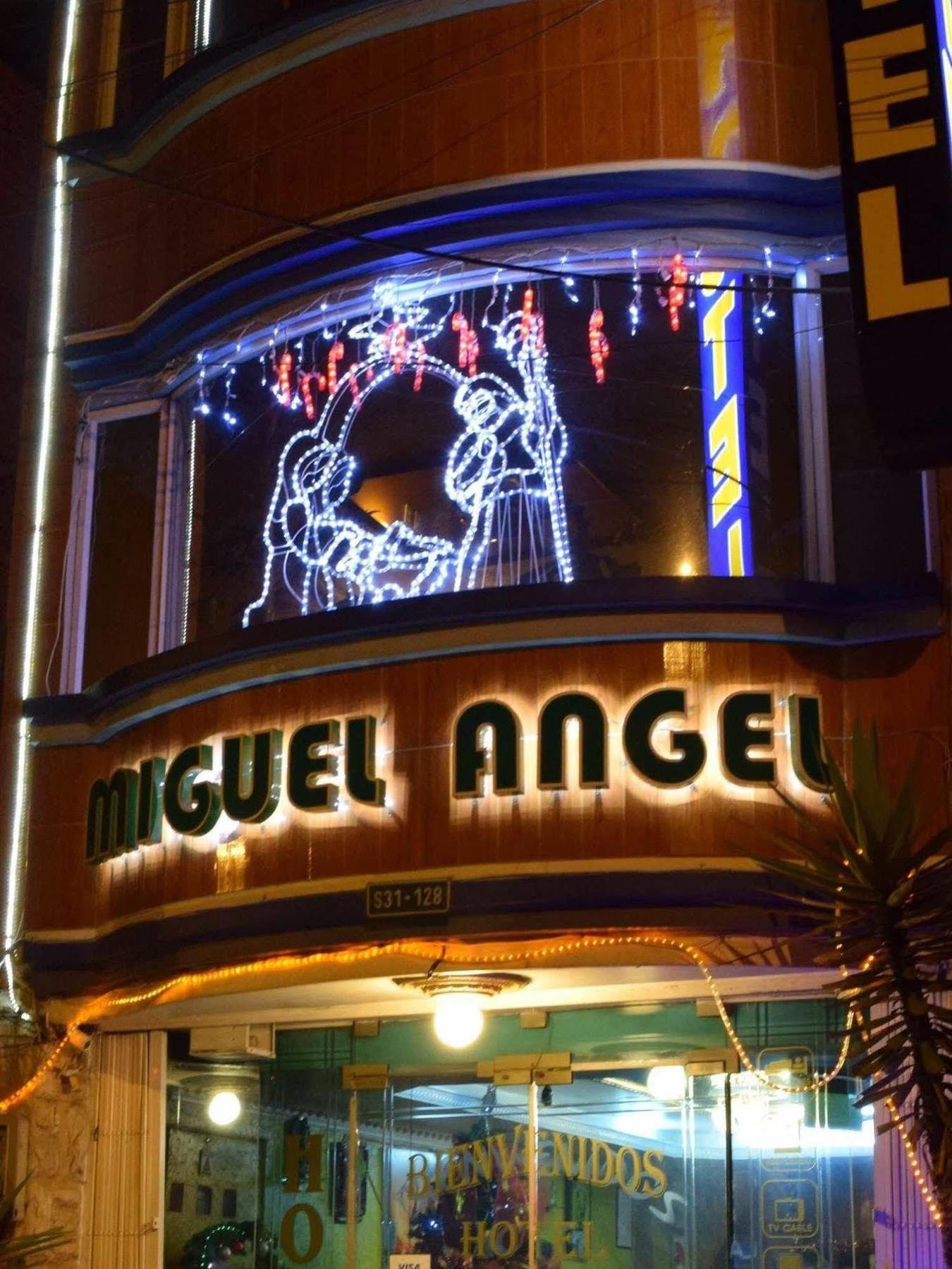 Miguel Angel Terminal Quitumbe Quito Exterior foto